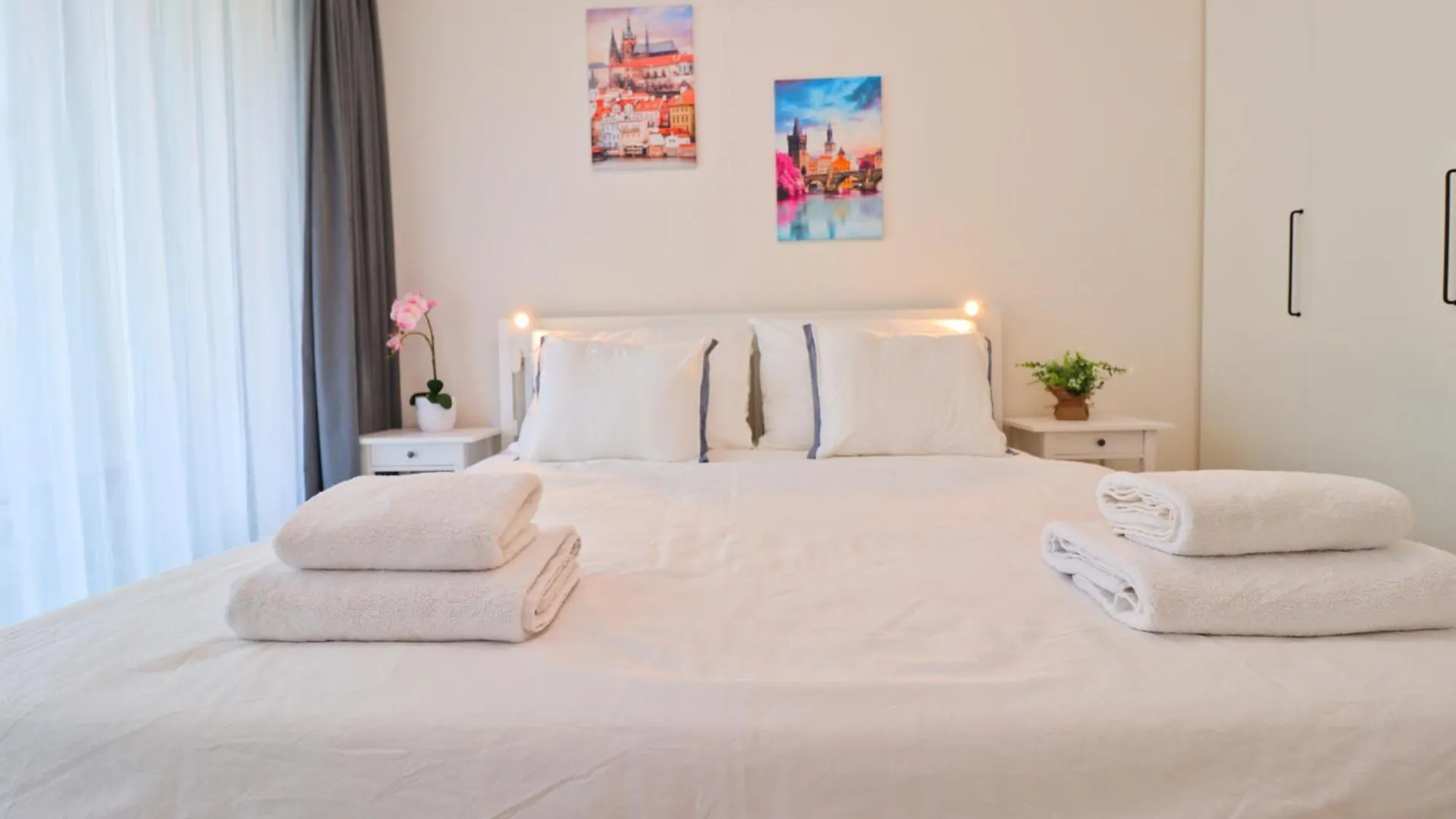 Sunny Apartment In Smichov, Prague 5 Τσεχία