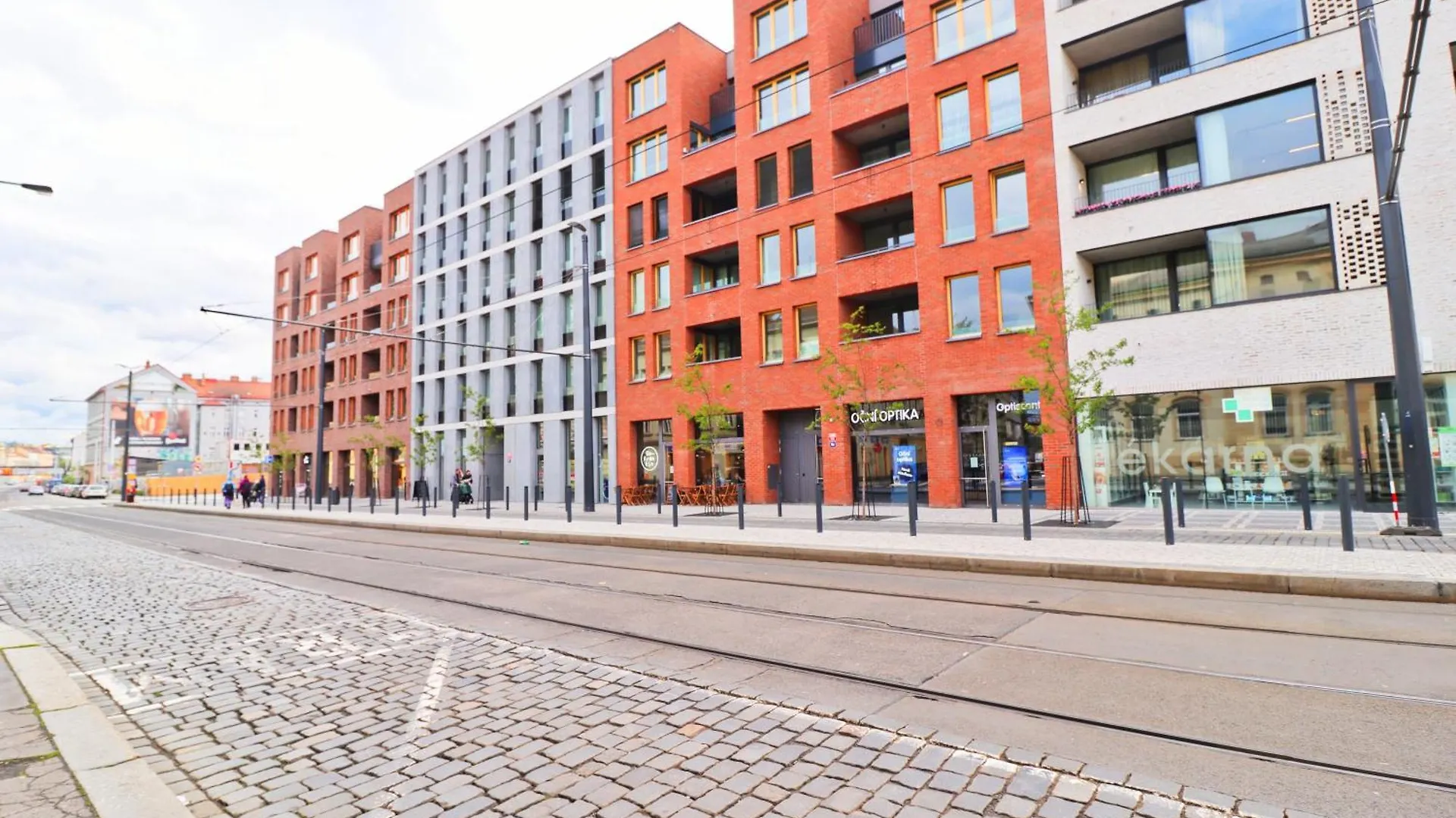 Sunny Apartment In Smichov, Prague 5