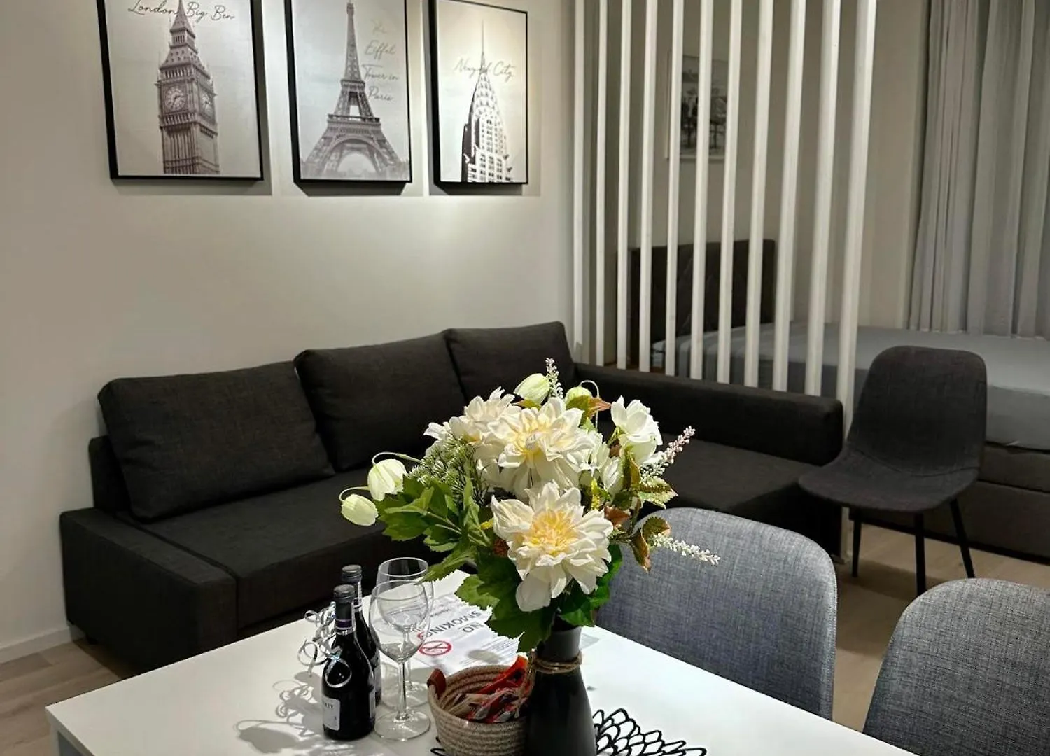 Sunny Apartment In Smichov, Prague 5 0*,