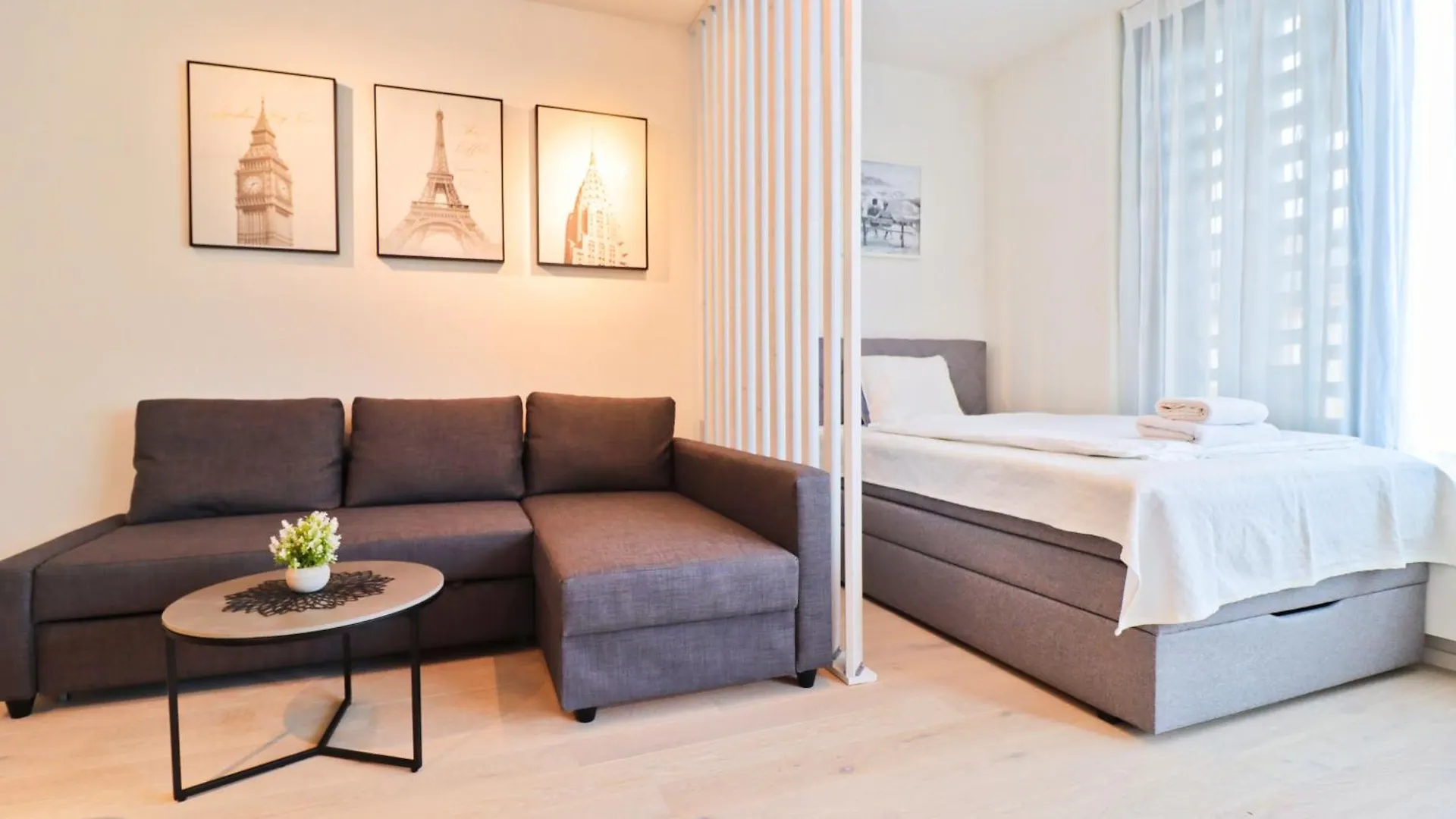Sunny Apartment In Smichov, Prague 5